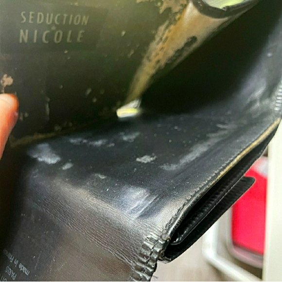 LOUIS VUITTON Elise compact wallet in black Epi leather. Date code MI0923. GUC - Picture 9 of 12